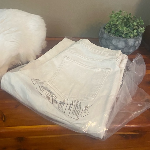 Size 14 Abercrombie & Fitch Jean - Picture 2 of 5